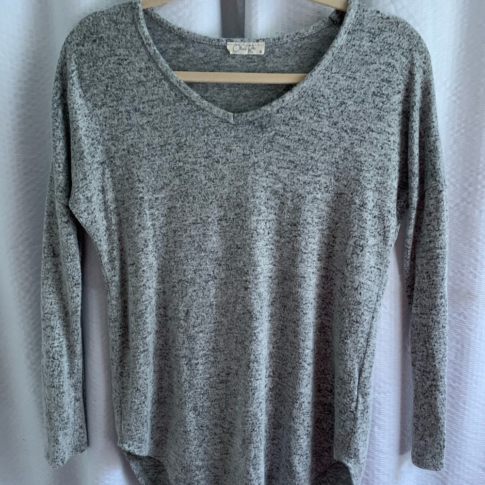 Long sleeve grey shirt